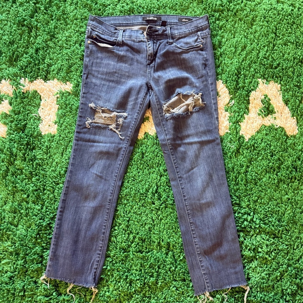Bebe‎ Quinn Distressed Ripped Knee Straight Leg Jeans Womens Size 28